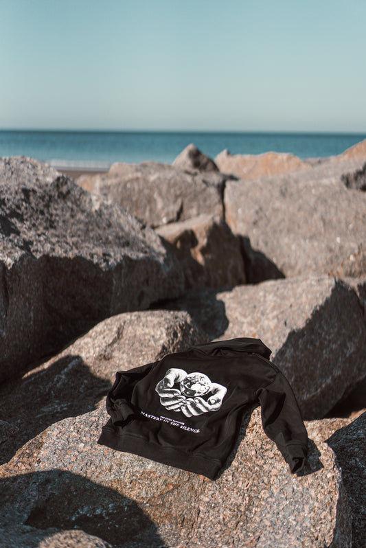 THE WORLD IS IN YOUR HANDS - Hoodie